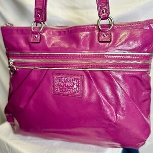 COACH Poppy Daisy Liquid Gloss Purple Fuchsia Patent Leather Tote Shoulder Bag